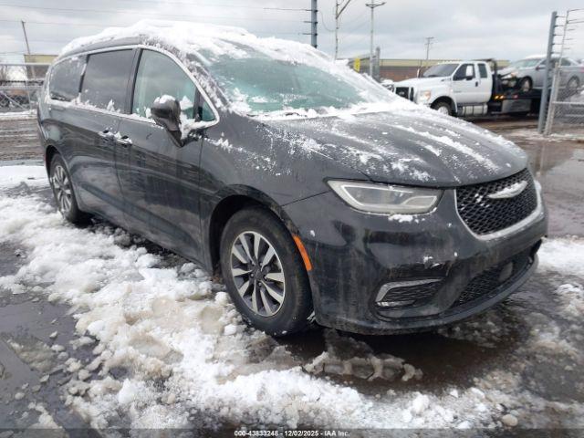  Salvage Chrysler Pacifica
