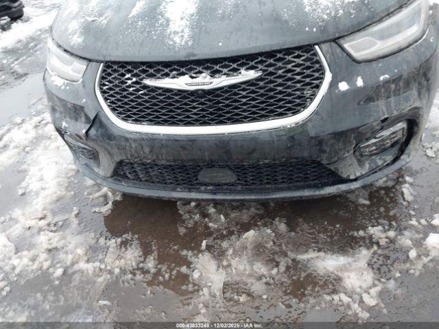 Chrysler Pacifica Touring L Image 5