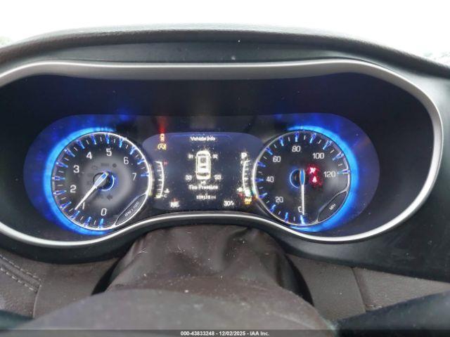 Chrysler Pacifica Touring L Image 6