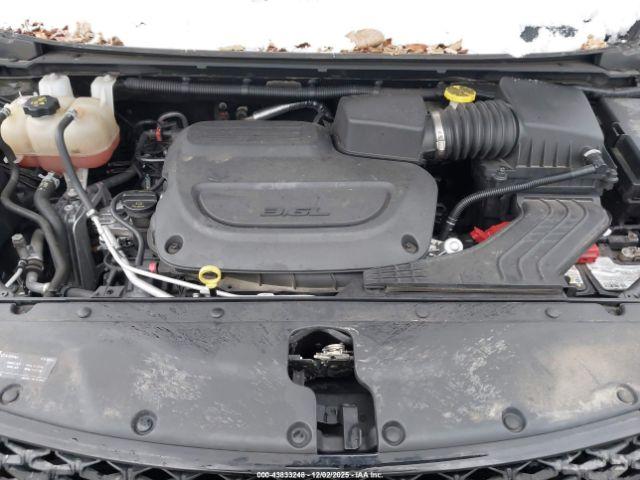 Chrysler Pacifica Touring L Image 10