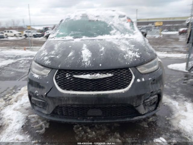 Chrysler Pacifica Touring L Image 11