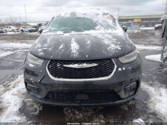 Chrysler Pacifica Touring L Image 11