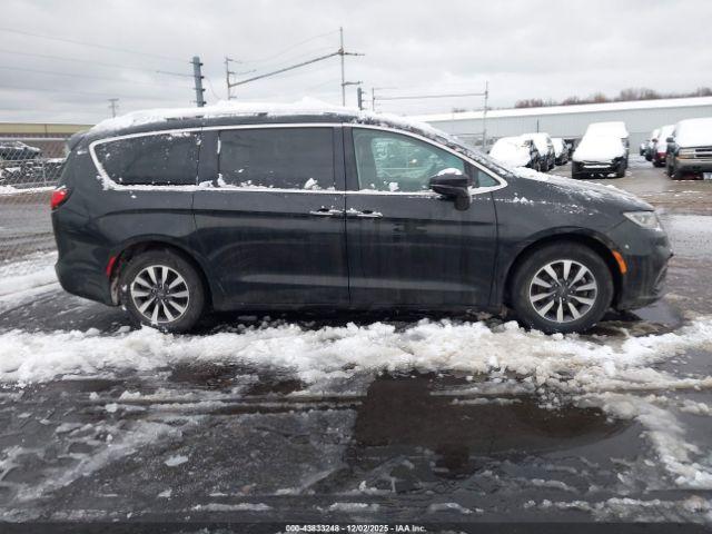 Chrysler Pacifica Touring L Image 15