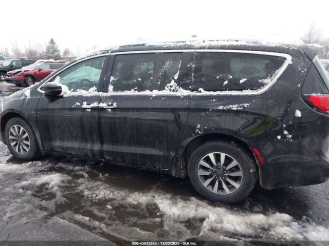 Chrysler Pacifica Touring L Image 14