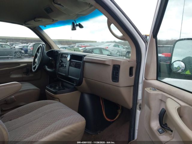 GMC Savana Ls Image 2