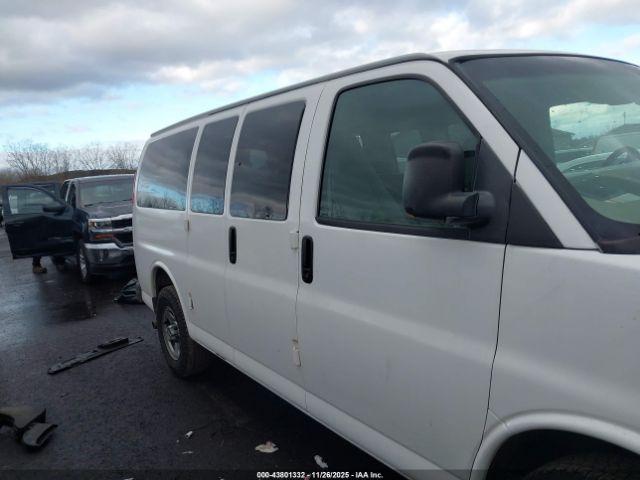 GMC Savana Ls Image 9