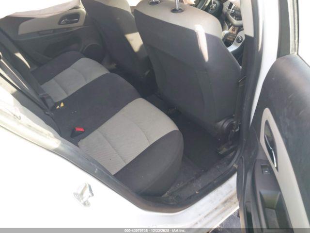 Chevrolet Cruze Ls Auto Image 8