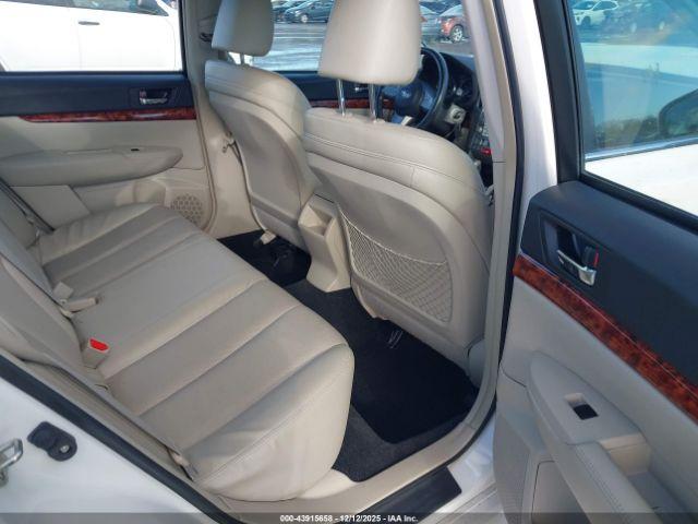 Subaru Legacy 2.5i Limited Image 12