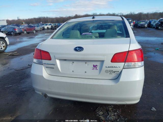 Subaru Legacy 2.5i Limited Image 2