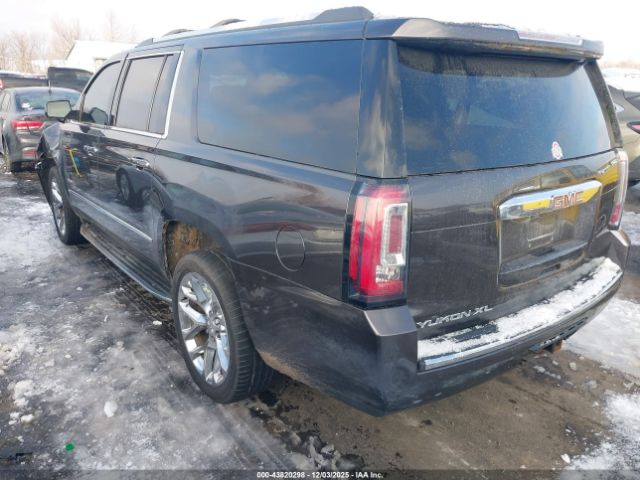 GMC Yukon Denali Image 5