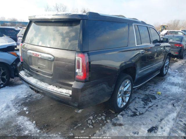 GMC Yukon Denali Image 3