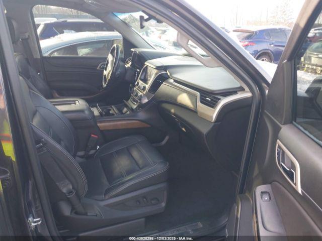 GMC Yukon Denali Image 16