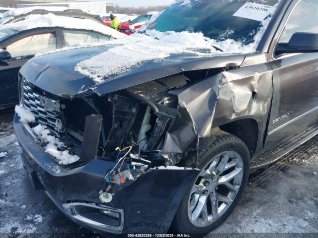 GMC Yukon Denali Image 6