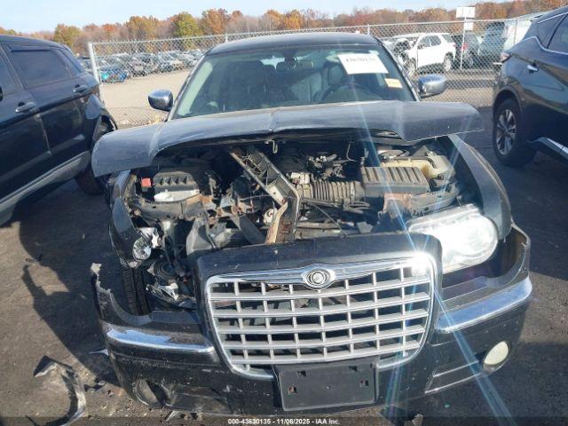 Chrysler 300c Image 12