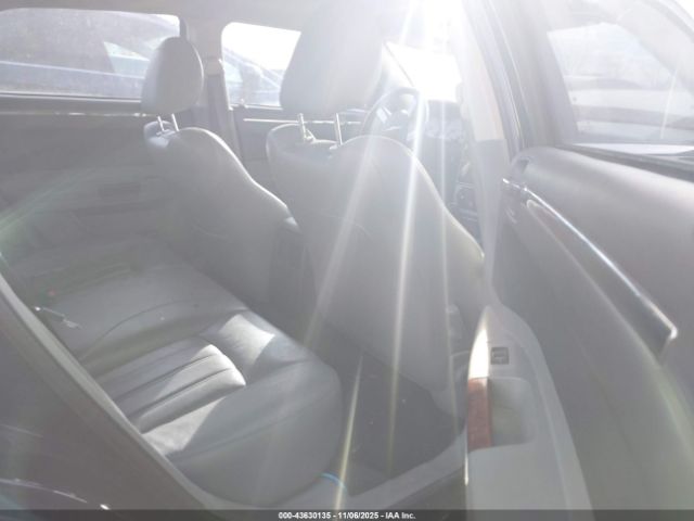 Chrysler 300c Image 6