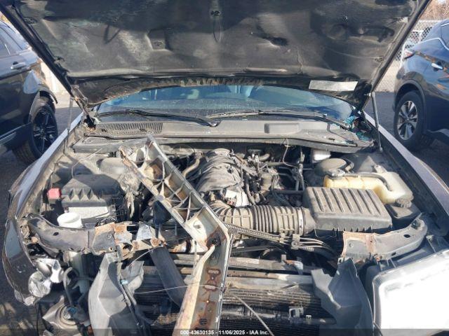 Chrysler 300c Image 9