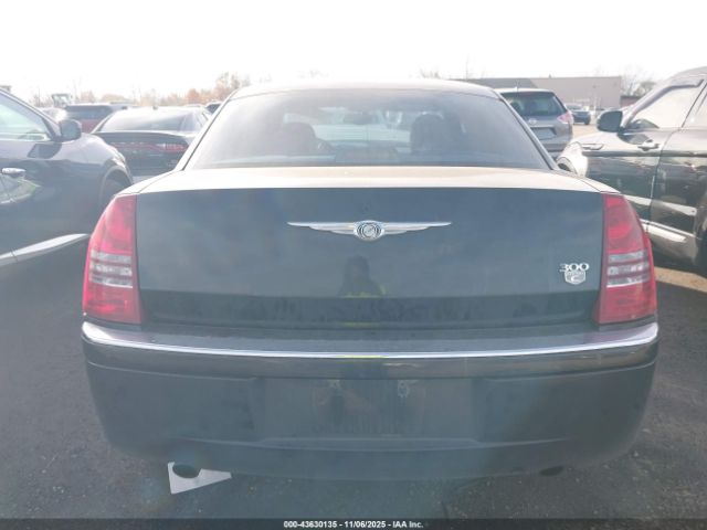 Chrysler 300c Image 17