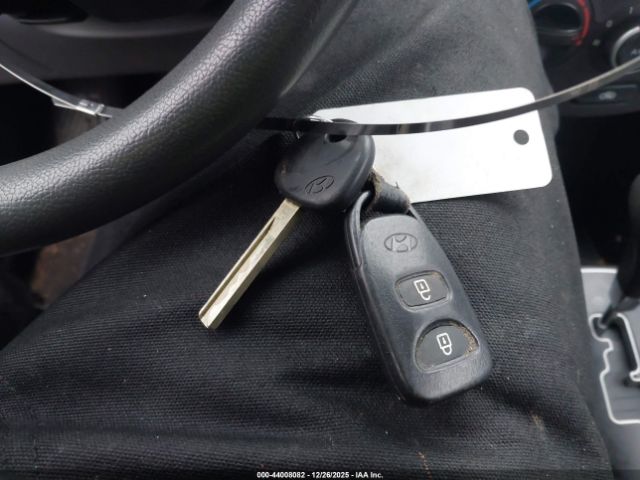 Hyundai ACCENT Gs Image 8