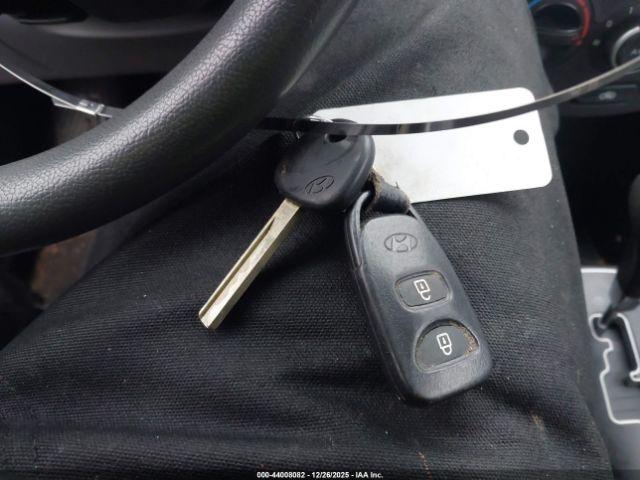 Hyundai ACCENT Gs Image 8