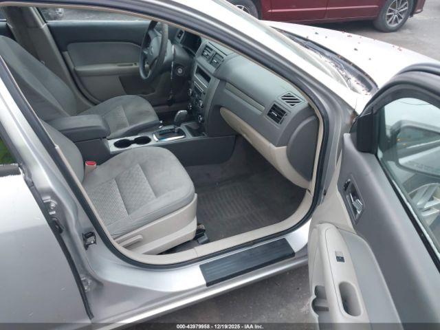 Ford Fusion S Image 10