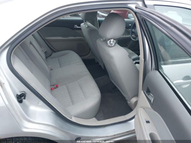 Ford Fusion S Image 8