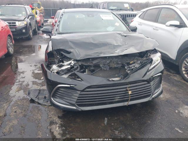 Toyota Camry Le Image 15