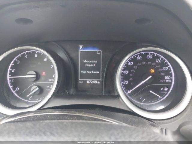 Toyota Camry Le Image 9