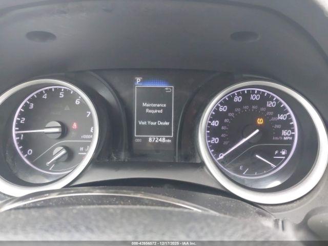 Toyota Camry Le Image 9