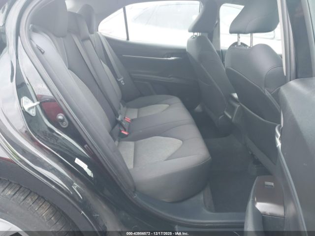 Toyota Camry Le Image 12