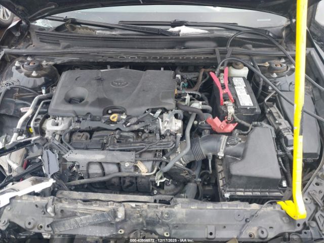 Toyota Camry Le Image 8