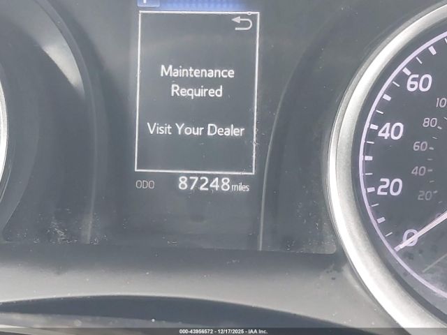 Toyota Camry Le Image 5