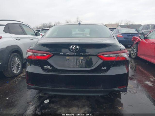 Toyota Camry Le Image 14