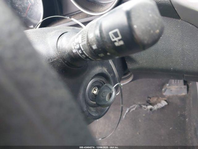 Hyundai ELANTRA Image 13