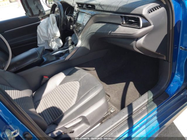 Toyota Camry Se Image 13