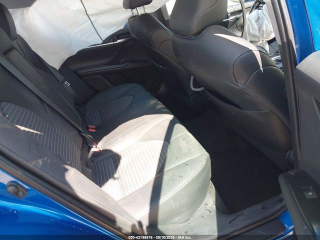 Toyota Camry Se Image 7