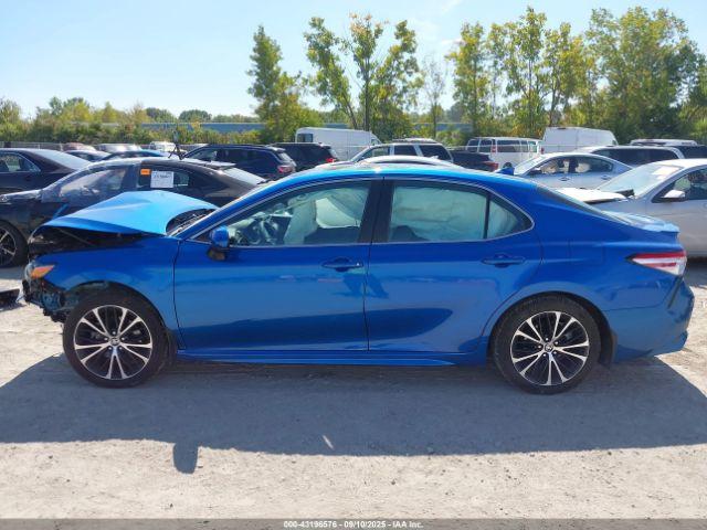 Toyota Camry Se Image 16