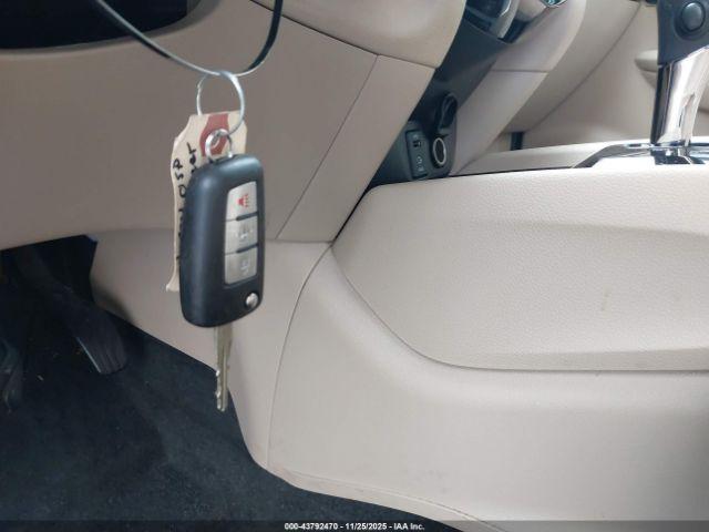 Nissan Rogue S Image 3