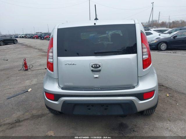 Kia Soul + Image 12