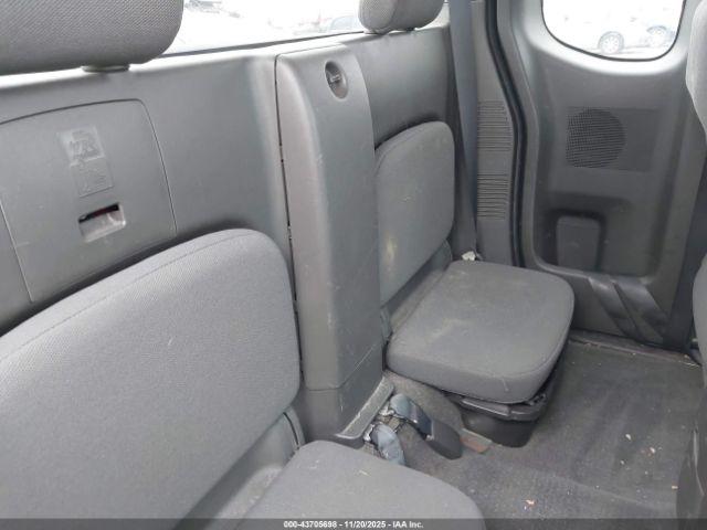 Nissan Frontier Xe Image 5