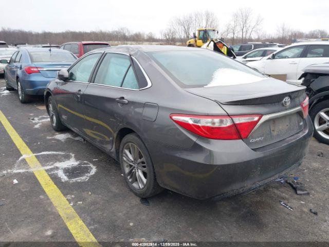 Toyota Camry Se Image 8