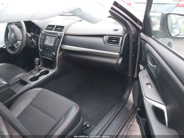 Toyota Camry Se Image 3