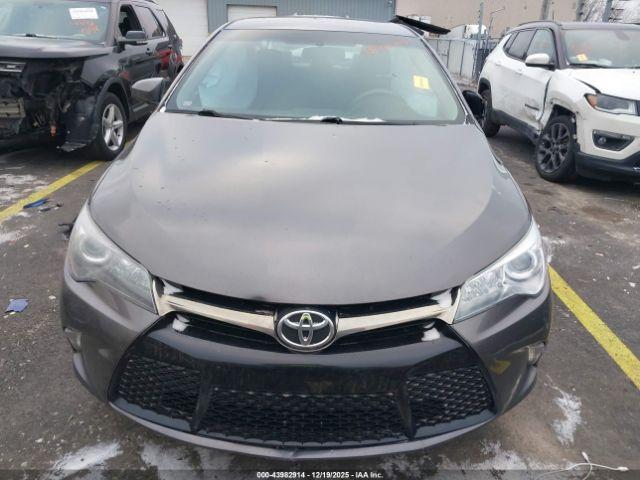 Toyota Camry Se Image 10