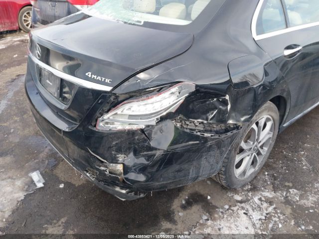 Mercedes-Benz C-Class 4matic Image 4