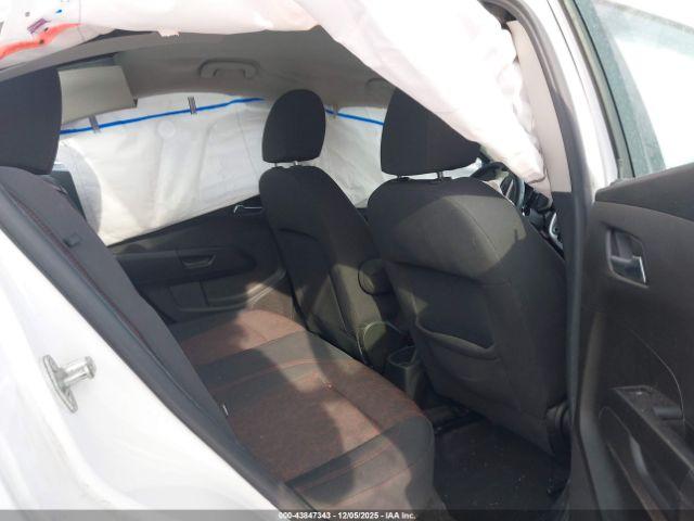 Chevrolet Sonic Lt Auto Image 5