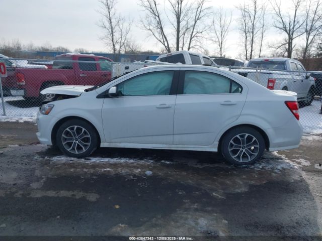 Chevrolet Sonic Lt Auto Image 10