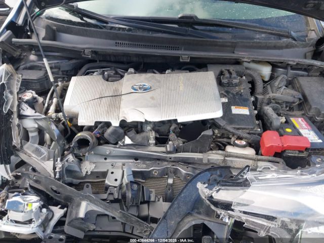 Toyota Prius L Eco Image 11