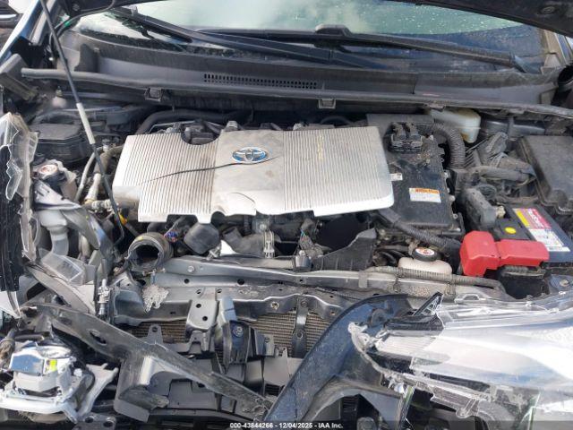 Toyota Prius L Eco Image 11