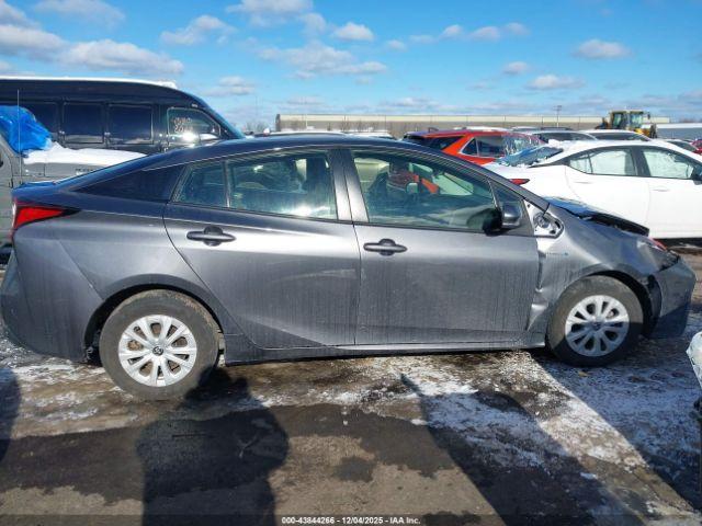 Toyota Prius L Eco Image 13