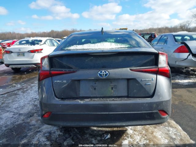 Toyota Prius L Eco Image 2