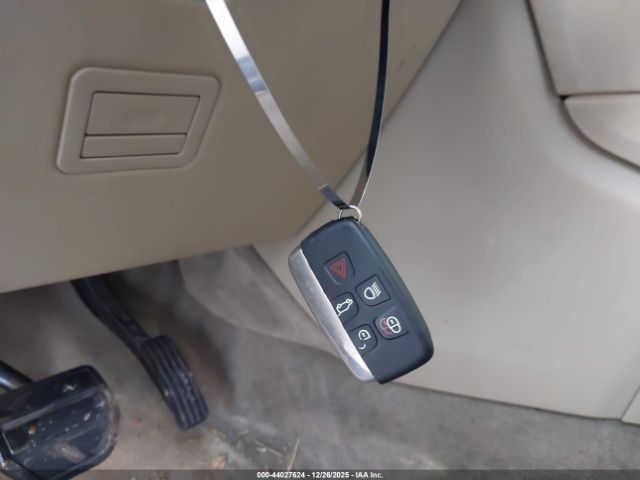 Land Rover LR4 Image 11